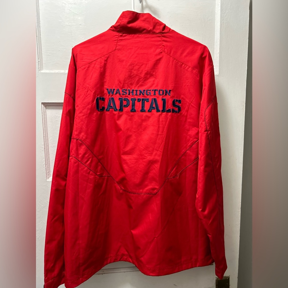 New Washington Capitals windbreaker style jacket size Medium